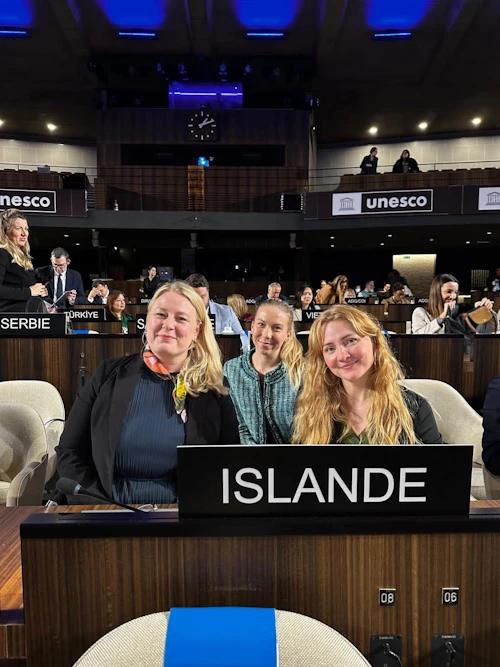 Kristín Halla Kristinsdóttir Gröndal, Katrín María Timonen og Guðrún Þorsteinsdóttir á stjórnarfundi UNESCO