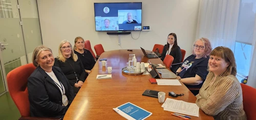 Starfshópurinn á fyrsta fundi sínum ásamt starfsfólki úr félags- og vinnumarkaðsráðuneytinu.