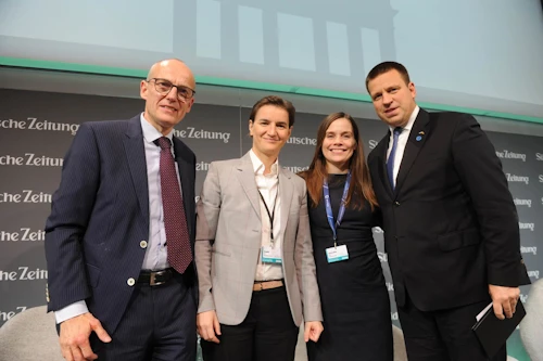 Wolfgang Krach, aðalritstjóri Süddeutsche Zeitung, Ana Brnabić, forsætisráðherra Serbíu, Katrín Jakobsdóttir, forsætisráðherra Íslands og Jüri Ratas, forsætisráðherra Eistlands