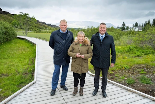 Þjóðgarðsvörður og ráðherrar á Búðarstíg sem opnaði nýlega.