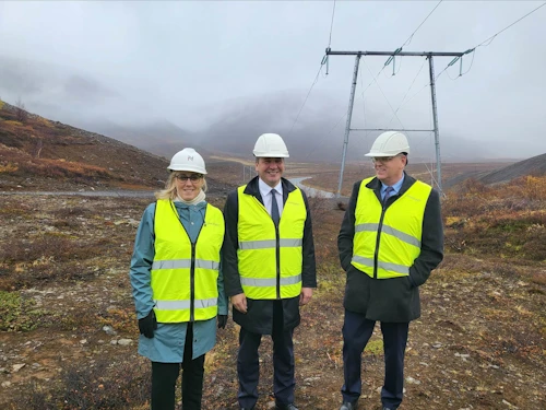 Guðlaugur Þór Þórðarson, umhverfis-, orku- og loftslagsráðherra ásamt Sigrúnu Jakobsdóttur stjórnarformanni og Guðmundi Inga Ásmundssyni forstjóra Landsnets.