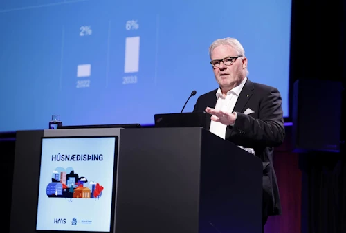 Sigurður Ingi Jóhannsson, innviðaráðherra, flytur opnunarávarp á húsnæðisþingi.