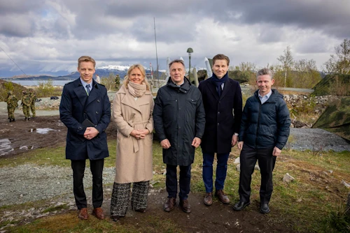 Frá Ørland-flugherstöðinni. Peter Melgaard, skrifstofustjóri í danska varnarmálaráðuneytinu, Þorgerður Katrín Gunnarsdóttir utanríkisráðherra, Tore O. Sandvik, varnarmálaráðherra Noregs, Antti Häkkänen, varnarmálaráðherra Finnlands og Pål Jonson varnarmálaráðherra Svíþjóðar. 