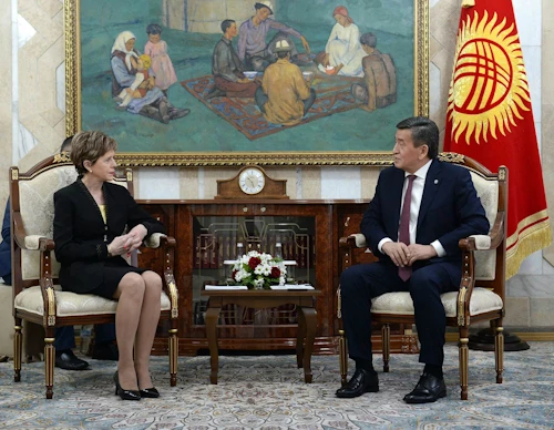 Berglind Ásgeirsdóttir sendiherra og Sooronbay Jeenbekov, forseti Kirgistans