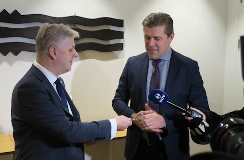 Bjarni Benediktsson kom til starfa í fjármála- og efnahagsráðuneytinu í dag og tók við lyklum úr hendi Benedikts Jóhannessonar.