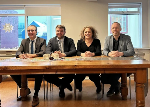 Willum Þór Þórsson heilbrigðisráðherra, Ásmundur Einar Daðason, mennta- og barnamálaráðherra, Sigurþóra Bergsdóttir framkvæmdastjóri Bergsins og Guðmundur Ingi Guðbrandsson, félags- og vinnumarkaðsráðherra, við undirritun samnings í Berginu í dag