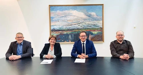 Kristján Þór ásamt þeim Jóhannesi Sveinbjörnssyni, sem er dósent við LBHÍ og verkefnastjóri verkefnisins, Ragnheiði I. Þórarinsdóttur, Rektor LBHÍ og Sigurði Eyþórssyni, verkefnastjóra fyrir hönd ANR. 