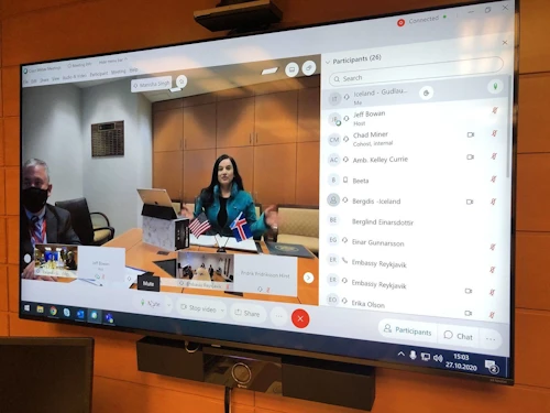 Manisha Singh, aðstoðarráðherra í utanríkisráðuneyti Bandaríkjanna á sviði efnahags- og viðskiptamála, leiddi fundinn af hálfu Bandaríkjamanna.
