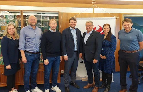 Halla Kjartansdóttir skrifstofustjóri, Arnar þór Sævarsson aðstoðamaður ráðherra, Andri Stefánsson framkvæmdastjóri ÍSÍ, Ásmundur Einar Daðason mennta- og barnamálaráðherra, Lárus Blöndal forseti ÍSÍ, Erna Kristín Blöndal ráðuneytisstjóri og Óskar þór Ármannsson teymisstjóri íþrótta í mennta- og barnamálaráðuneytinu