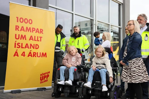 ​Systurnar Arnheiður og Árdís Heiðarsdætur.