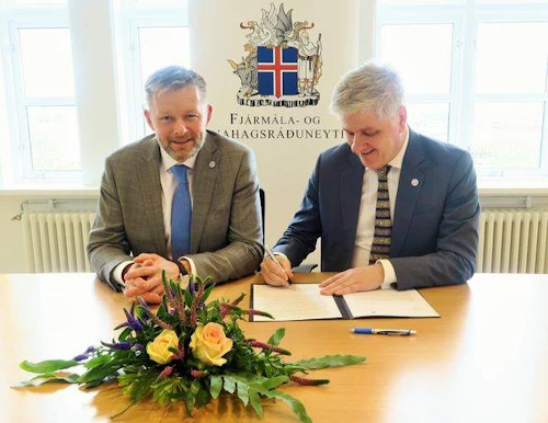 Benedikt Jóhannesson og Þorsteinn Víglundsson undirrituðu yfirlýsinguna í dag.