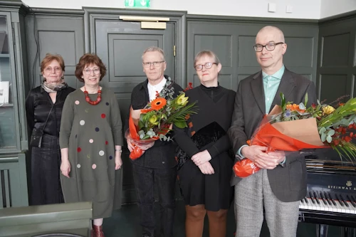Margrét Hallgrímsdóttir, formaður afmælisnefndar, Margrét Bóasdóttir, verkefnisstjóri samkeppninnar, Þórarinn Eldjárn, höfundur ljóðsins Ávarp fjallkonunnar, Hildigunnur Rúnarsdóttir, formaður dómnefndar, og Atli Ingólfsson tónskáld.