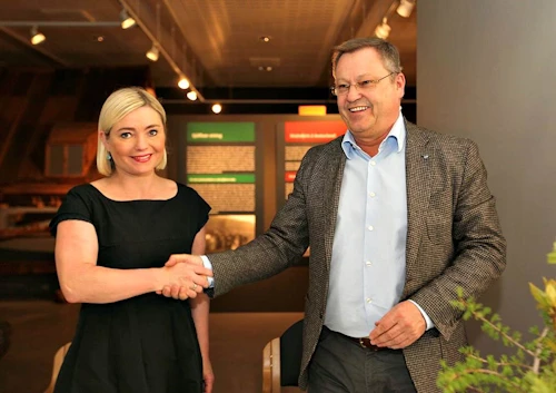 Lilja Alfreðsdóttir mennta- og menningarmálaráðherra ásamt Birni Ingimarssyni bæjarstjóra Fljótsdalshéraðs.