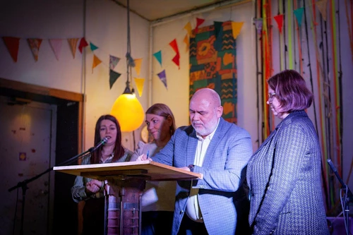 Dagmar Ýr Stefánsdóttir, sveitarstjóri Múlaþings, Bryndís Fiona Ford, framkvæmdastjóri Austurbrúar - SSA, Logi Einarsson, menningar-, nýsköpunar- og háskólaráðherra og Jóna Árný Þórðardóttir, bæjarstjóri Fjarðabyggðar, undirrituðu samninginn. 
