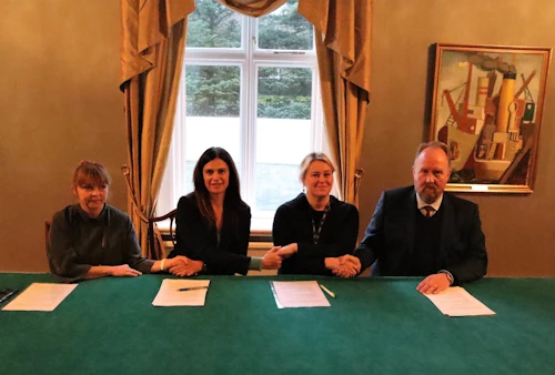 Unnur Sverrisdóttir, forstjóri Vinnumálastofnunar, Hanna Sigríður Gunnsteinsdóttir, forstjóri Vinnueftirlitsins, Sigríður Björg Guðjónsdóttir, lögreglustjóri höfuðborgarsvæðisins og Snorri Olsen, ríkisskattstjóri við undirritunina í Ráðherrabústaðnum 15. nóvember 2019.