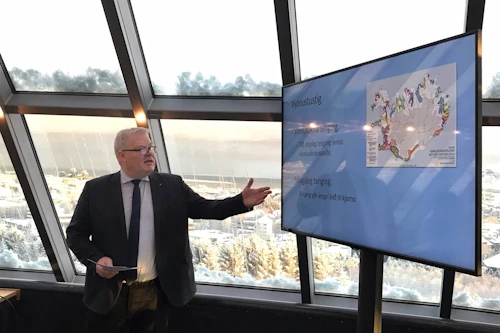 Sigurður Ingi Jóhannsson samgöngu- og sveitarstjórnarráðherra á kynningarfundi í Perlunni um nýja stefnumótun í almenningssamgöngum fyrir landið allt.