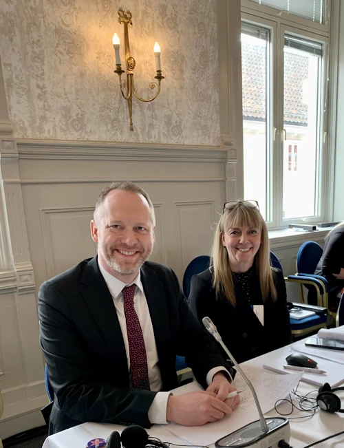 Guðmundur Ingi Guðbrandsson, félags- og vinnumarkaðsráðherra og Siv Friðleifsdóttir, sérfræðingur í félags- og vinnumarkaðsráðuneytinu á fundinum. 