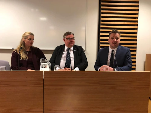 Ásthildur Sturludóttir, bæjarstjóri á Akureyri, Timo Soini, utanríkisráðherra Finnlands, og Guðlaugur Þór Þórðarson á málþinginu í dag. 