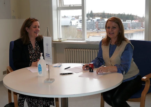 Svandís Svavarsdóttir heilbrigðisráðherra og Rósa Guðbjartsdóttir bæjarstjóri