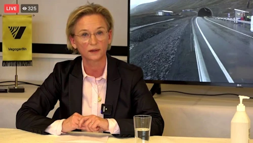 Bergþóra Þorkelsdóttir, forstjóri Vegagerðarinnar, flytur ávarp við opnun Dýrafjarðarganga í beinni vefútsendingu.