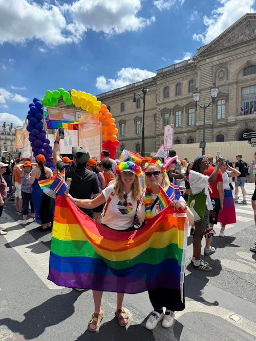 Una Jóhannsdóttir og Kristín Halla Kristinsdóttir frá sendiráði Íslands í París