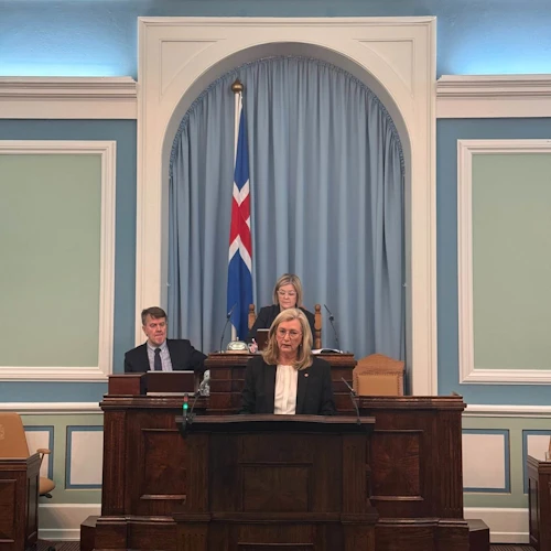 Alma D. Möller heilbrigðisráðherra