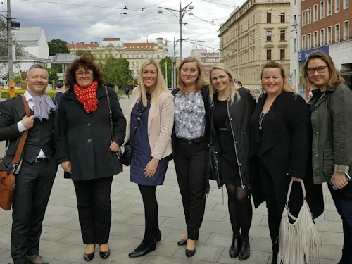Íslenska sendinefndin ásamt fulltrúum miðstjórnvalds Tékklands.