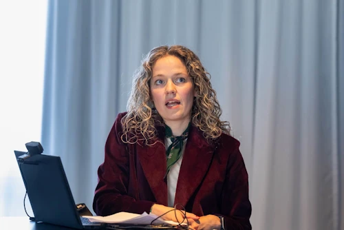 . Valgerður B. Eggertsdóttir frá innviðaráðuneytinu stýrði fundi og flutti erindi um flugstefnu Íslands.