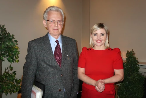 Jón G. friðjónsson verðlaunahafi og Lilja Alfreðsdóttir mennta- og menningarmálaráðherra.
