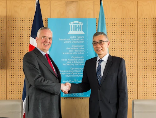 Sturla Sigurjónsson ráðuneytisstjóri og Xing Qu, aðstoðarfrkvstj. UNESCO.