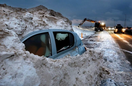 Frá snjómokstri á Reykjanesbraut í desember 2022.
