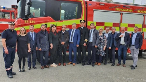 Ráðherra ásamt starfsfólki HMS og slökkviliði Skagafjarðar.