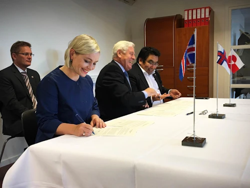 Frá undirrituninni í Þórshöfn