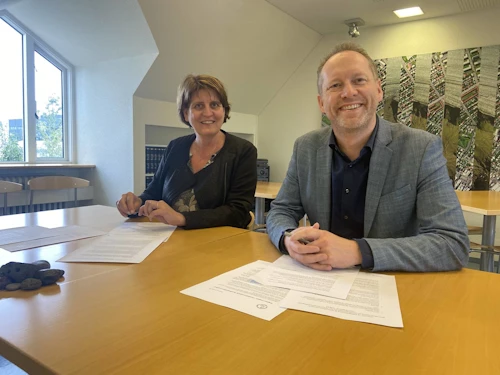 Guðmundur Ingi Guðbrandsson, umhverfis- og auðlindaráðherra, og Ragnheiður I. Þórarinsdóttir, rektor Landbúnaðarháskóla Íslands