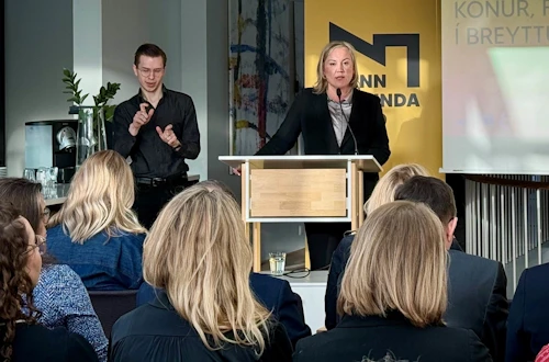 Þorbjörg Sigríður Gunnlaugsdóttir dómsmálaráðherra flytur ávarp á viðburðinum „Konur, friður og öryggi í breyttum heimi“ sem haldinn var í Mannréttindahúsinu í tilefni af alþjóðlegum baráttudegi kvenna. 