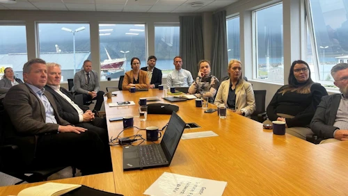Umhverfis-, orku- og loftslagsráðherra og innviðaráðherra á fundi með fulltrúum sveitarstjórnar Fjarðabyggðar.