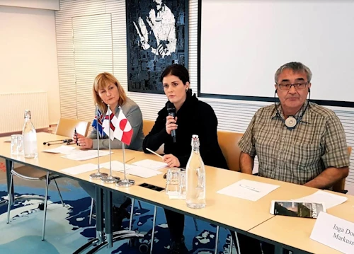 Í pallborði með Hans Enoksen, atvinnu-, viðskipta- og orkumálaráðherra Grænlands og Bjørt Samuelsen þingmanni á færeyska lögþinginu.