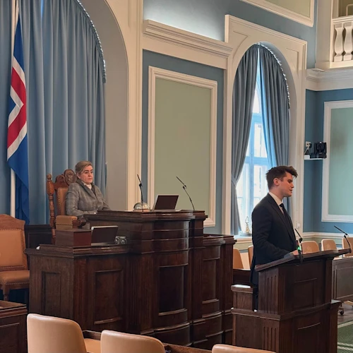 Jóhann Páll Jóhannsson, umhverfis-, orku- og loftslagsráðherra, mælir fyrir frumvarpi sem skýrir stöðu vindorku innan rammaáætlunar. 