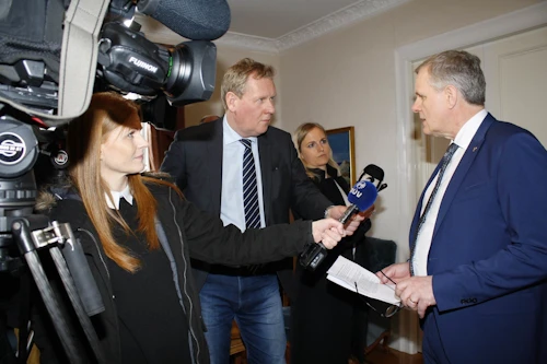 Jón Gunnarsson greindi frá auknum fjárveitingum til vegamála eftir ríkisstjórnarfund í dag.