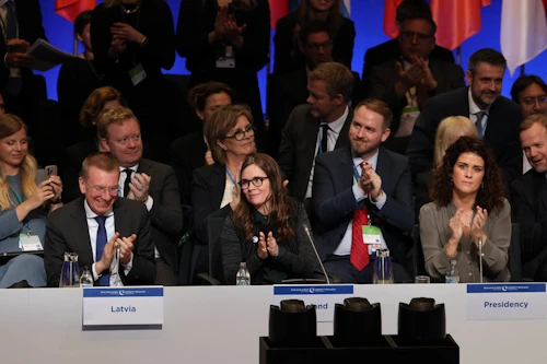 Edgars Rinkēvičs, utanríkisráðherra Lettlands, Katrín Jakobsdóttir forsætisráðherra og Þórdís Kolbrún Reykfjörð Gylfadóttir utanríkisráðherra við lok leiðtogafundarins.