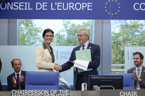 Þórdís Kolbrún Reykfjörð Gylfadóttir utanríkisráðherra tekur formlega við formennsku í Evrópuráðinu af Breifne O’Reilly, fastafulltrúa Írlands gagnvart Evrópuráðinu.