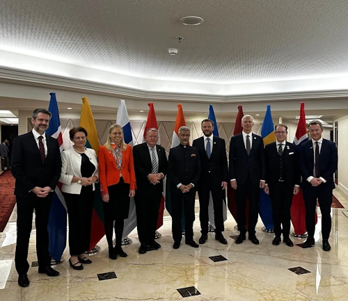 Fulltrúar NB8 ríkjanna ásamt Subrahmanyam Jaishankar utanríkisráðherra Indlands.