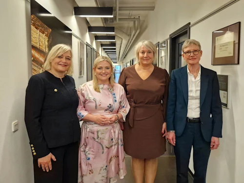 Guðrún Nordal forstöðumaður Árnastofnunar, Lilja Dögg Alfreðsdóttir menningar- og viðskiptaráðherra, Christina Egelund, mennta- og vísindamálaráðherra Danmerkur og Anne Mette Hansen dósent við Kaupmannahafnarháskóla.