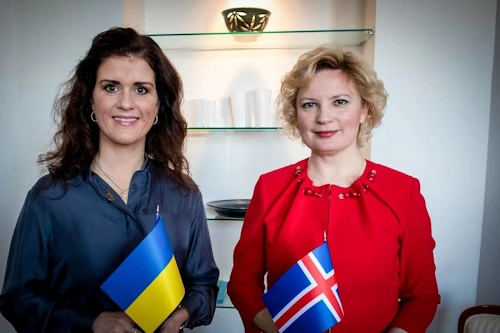 Þórdís Kolbrún Reykfjörð Gylfadóttir utanríkisráðherra og Olga Dibrova sendiherra Úkraínu gagnvart Íslandi.