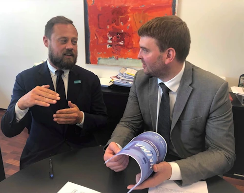  Bergsteinn Jónsson, framkvæmdastjóri UNICEF á Íslandi, ásamt Ásmundi Einari Daðasyni, félags- og barnamálaráðherra.