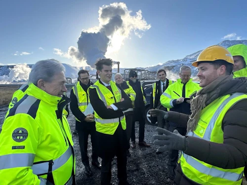 Jóhann Páll Jóhannsson umhverfis-, orku- og loftslagsráðherra á ferð um Nesjavelli.