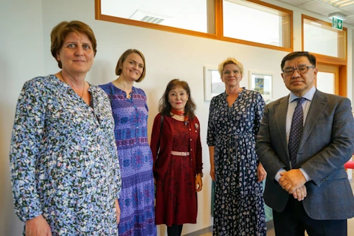 Sendiherrahjónin frá Mongolíu ásamt Ragnheiði Þórarinsdóttur rektor Landbúnaðarháskólans, Nínu Björk Jónsdóttur forstöðumanns GRÓ og Sjöfn Vilhelmsdóttur forstöðumanns Langræðsluskólans.
