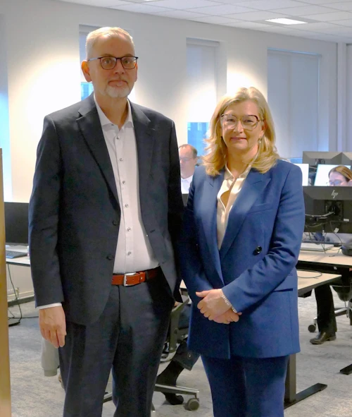 Sigurður H. Helgason, forstjóri SÍ og Alma D. Möller heilbrigðisráðherra