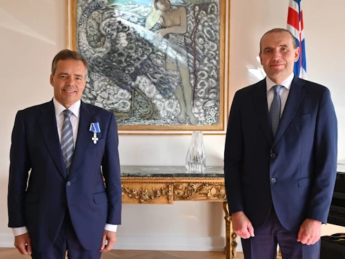 Javier Betancor Jorge, ræðismaður Íslands á Kanaríeyjum, ásamt Guðna Th. Jóhannessyni forseta Íslands.