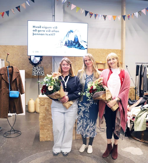 Frá vinstri: Elsa Vestmann Kjartansdóttir, starfsmaður í fatasöfnun Rauða krossins, Þorbjörg Sandra Bakke, teymisstjóri í teymi hringrásarhagkerfis hjá Umhverfisstofnun, og Arna Harðardóttir, sviðsstjóri fjármálasviðs Rauða krossins.